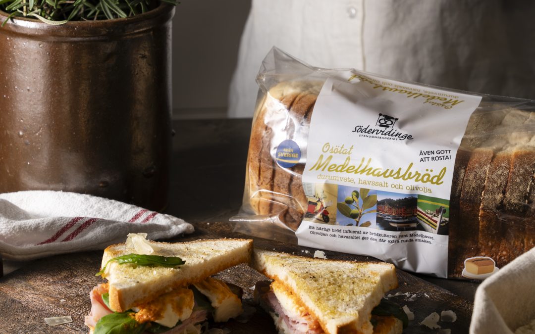 Sandwich med kokt italiensk skinka och parmesan